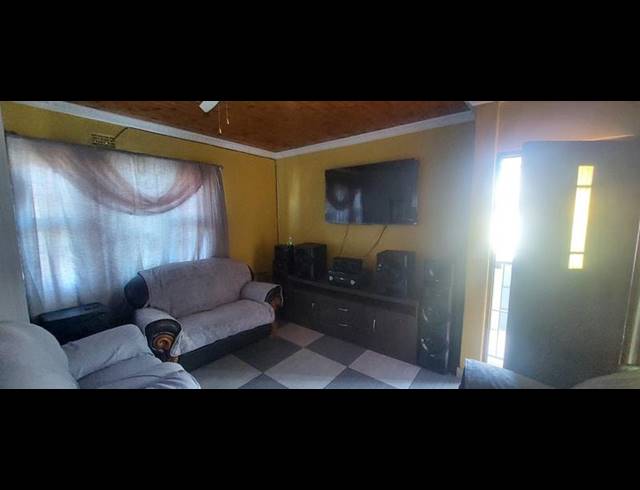 3 BEDROOM HOUSE FOR SALE IN VICTORIA MXENGE